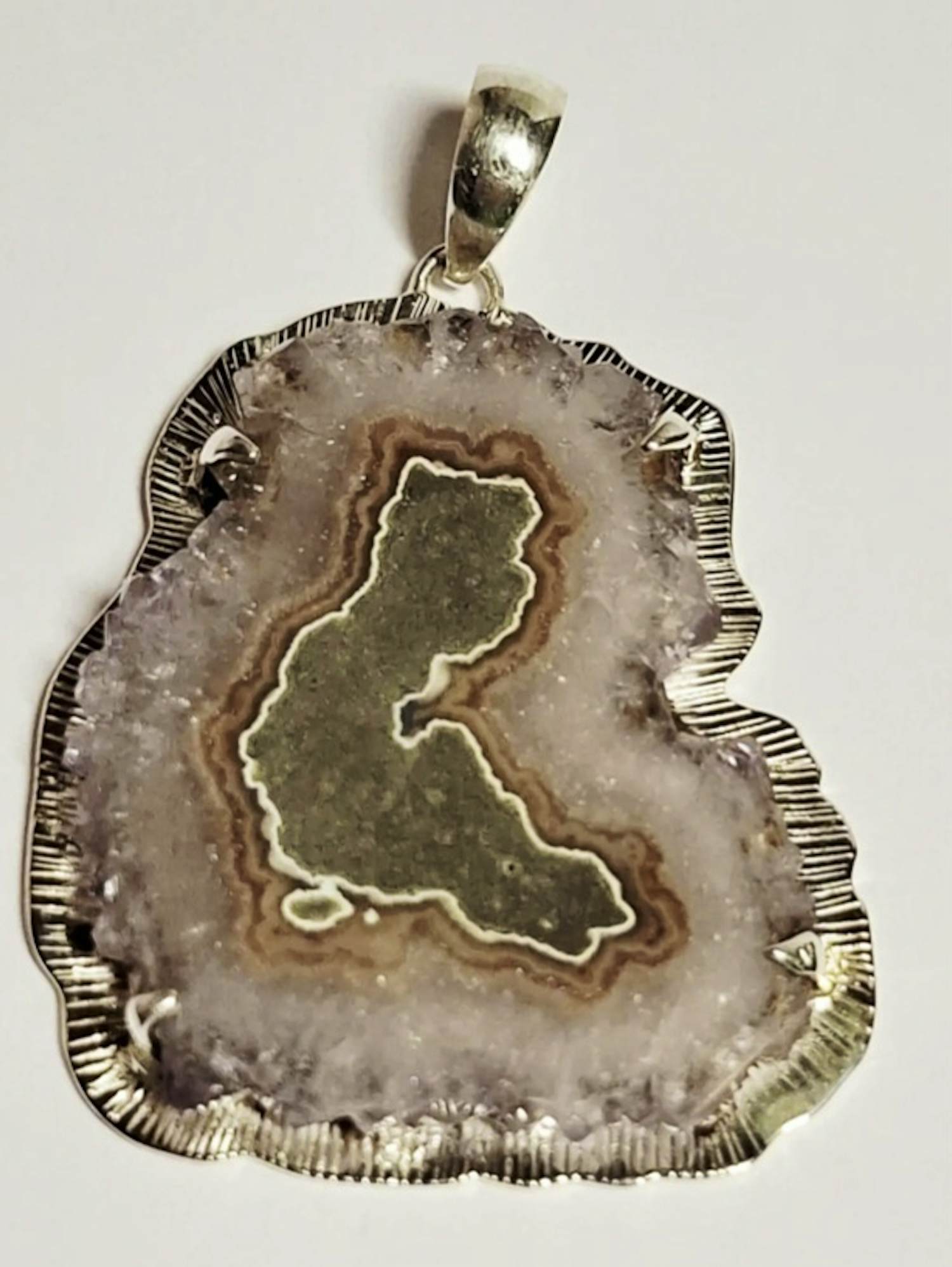 Nieuwe grote hanger met Amethist edelsteen aan twee zijden gepolijst kopen? Bied vanaf 85!