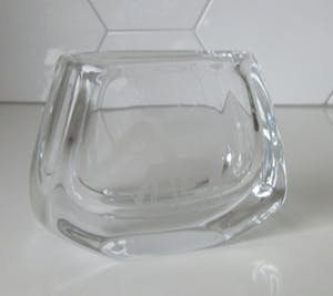 Niet of onleesbaar gesigneerd - Zweedse dikwandige glazen vaas met etsdecor van gestileerde herten kopen? Bied vanaf 10!