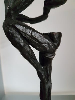 Klaas van den Berg - 1941 - 2018 Brons beeld "Leren is leven" kopen? Bied vanaf 155!