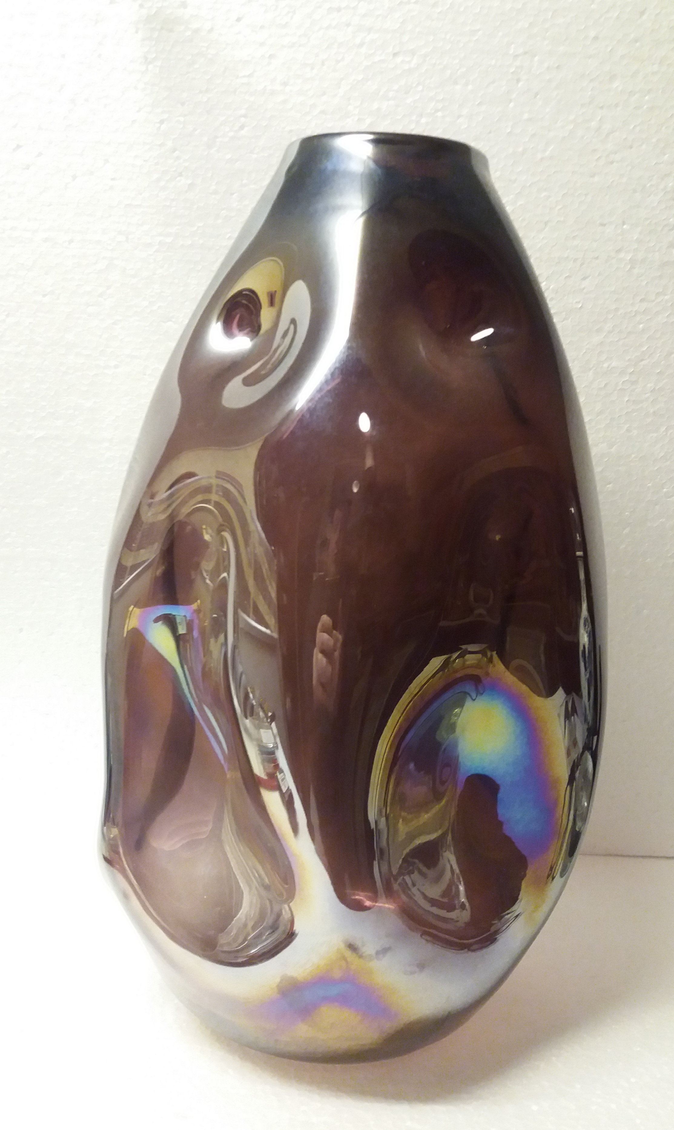 Niet of onleesbaar gesigneerd - Paarse gedeukte Glazen vaas met parelmoer kopen? Bied vanaf 1!