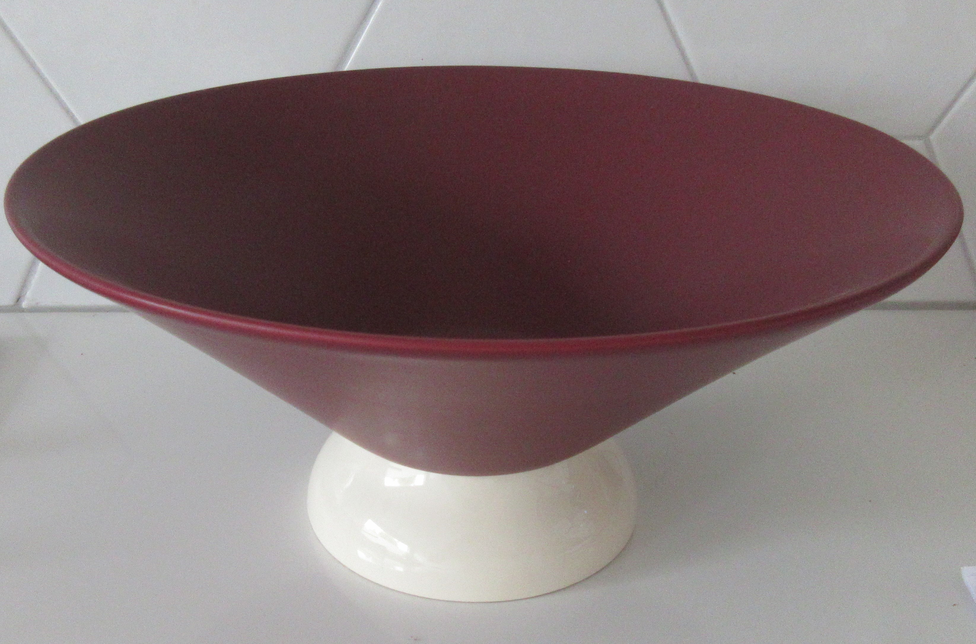 Plateelbakkerij Flora - Grote platelen design fruitschaal in duotone - Serie Duet uit 1996-1997 verkocht voor € 35!