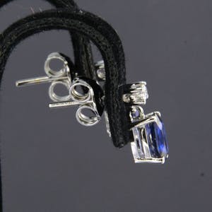 18K Goud - witgouden oorhangers bezet met saffier en briljant geslepen diamat kopen? Bied vanaf 280!