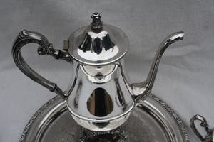 Niet of onleesbaar gesigneerd - Stijlvolle Oneida USA Silver Plate Koffie/Theeset Verzilverd (20e eeuw) kopen? Bied vanaf 1!