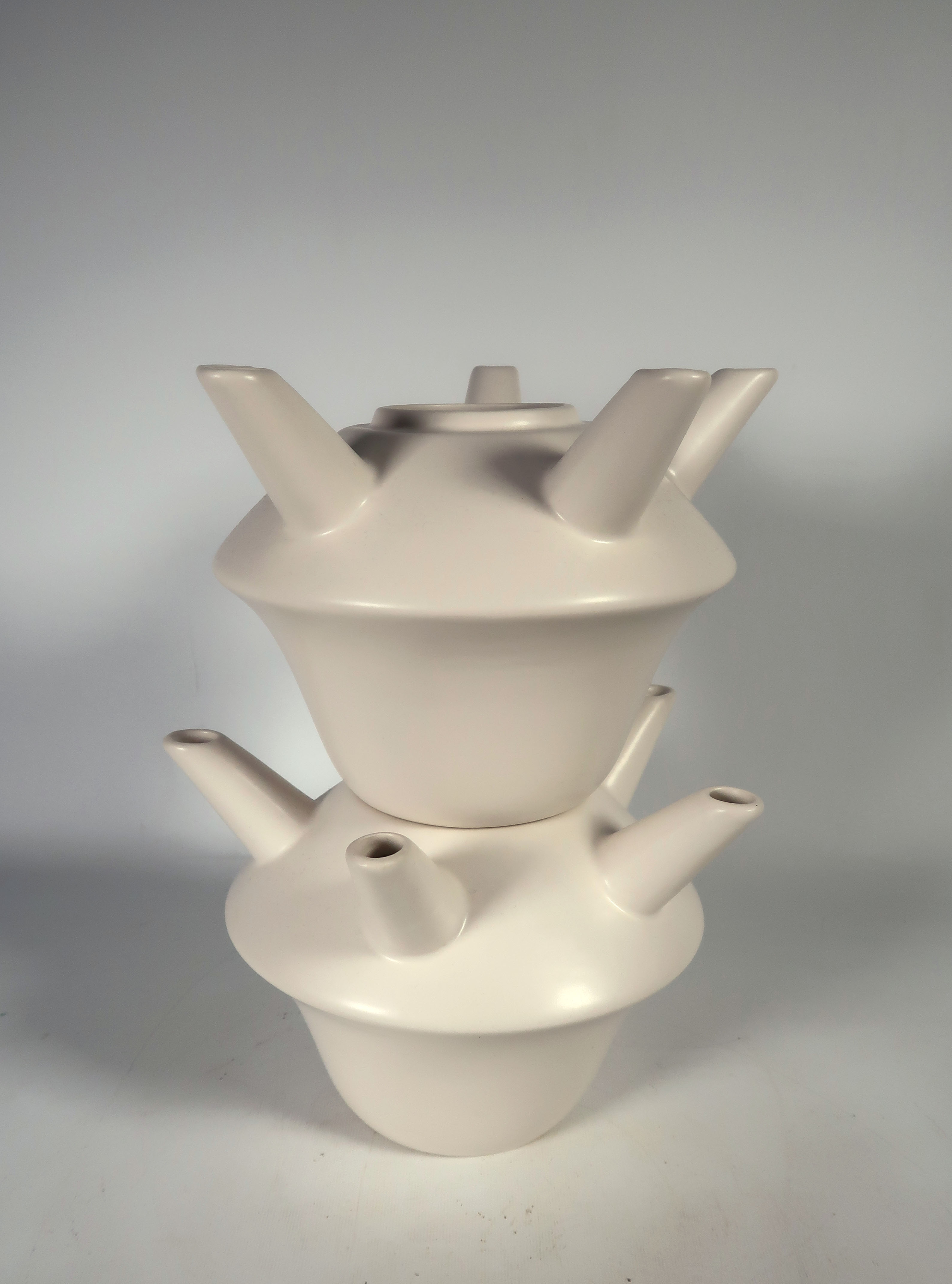 Niet of onleesbaar gesigneerd - Aardewerk, Tweedelige tulpenvaas kopen? Bied vanaf 1!