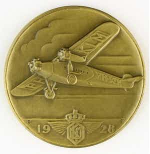 Henk Etienne - Bronzen penning: Verbinding Nederland-Indië, 1928 verkocht voor € 75!