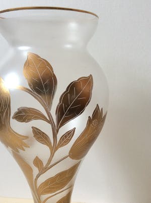 Niet of onleesbaar gesigneerd - Vaas met verguld floraal decor kopen? Bied vanaf 1!