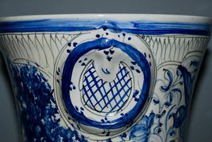 Niet of onleesbaar gesigneerd - Zeldzame oude Portugese faience majolica handgeschilderde vaas Sec XVII kopen? Bied vanaf 1!
