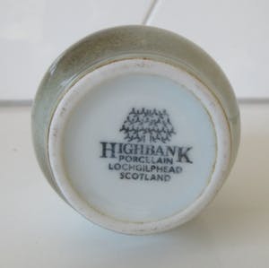 Niet of onleesbaar gesigneerd - Highbank Porseleinen Bibelotte vaasjes met afbeelding Schots winterlandschap kopen? Bied vanaf 1!