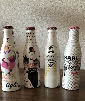 Marc Jacobs - En Karl Lagerfeld, 4 design Cola Light flessen, gesigneerd en ongeopend kopen? Bied vanaf 50!