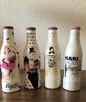 Marc Jacobs - En Karl Lagerfeld, 4 design Cola Light flessen, gesigneerd en ongeopend verkocht voor € 50!