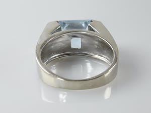 18k witgouden ring met blauwe topaas en 0.10 ct diamant - ringmaat 15,25 mm (48) kopen? Bied vanaf 480!