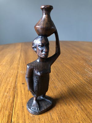 Niet of onleesbaar gesigneerd - Afrikaanse waterdrager kopen? Bied vanaf 1!