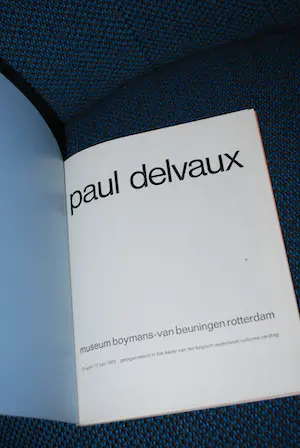 Paul Delvaux - [surrealisme] - ets uit 1964 : Les toits - De daken *incl 2 boekwerken* kopen? Bied vanaf 499!