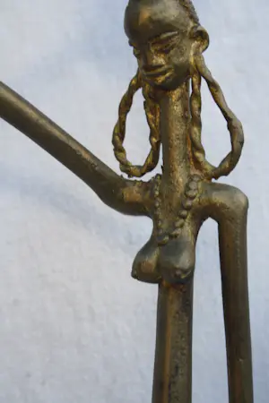 Yoruba - Bronzen Vrouw Elegante Afrikaanse sculptuur (20e eeuw) kopen? Bied vanaf 75!