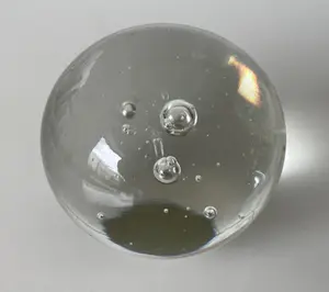 Niet of onleesbaar gesigneerd - Twee glazen Presse Papiers Uncontrolled Airbubbles kopen? Bied vanaf 1!