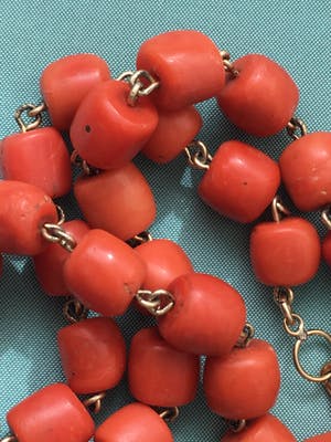 14K Goud - afgedraaid bloedkoraal collier aan gouden slot kopen? Bied vanaf 725!