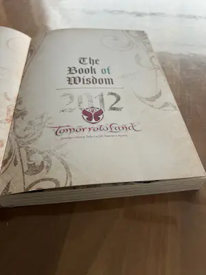 Diverse kunstenaars - Tomorrowland Edition 2012 AVICI The Book Of Wisdom kopen? Bied vanaf 20!