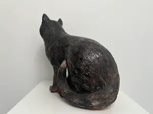 Tine Goudriaan-van Waning - Keramiek sculptuur | 'Poes' kopen? Bied vanaf 1!