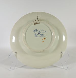 Kunstaardewerkfabriek Regina - Sierbord met floraal decor en geschulpte rand kopen? Bied vanaf 1!