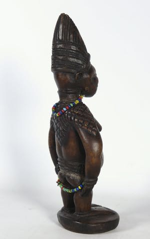 Yoruba - Houten Ibedji- of tweelingbeeld van vrouw met kralenketting rond hals en heup kopen? Bied vanaf 20!
