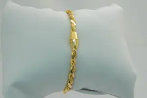 12 - Fraai afgewerkte 20Krt geel gouden  armband gedraaid model kopen? Bied vanaf 1105!