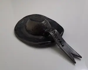 Corry Ammerlaan - Bronzen Hoed met vermelding Chapeau kopen? Bied vanaf 25!