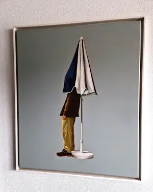 AcheterErlend Steiner Lovisa - Groot foto-realistisch acrylverf op doek "man onder parasol" gesigneerd 1995? Enchérissez de 750!