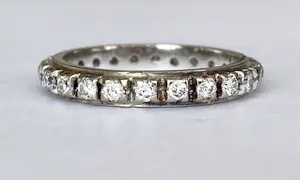 Acheter18 kt witgouden alliance ring met diamanten ca 0,70 crt? Enchérissez de 750!