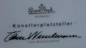 Tom Wesselmann - Porseleinen bord: 'Blonde Vivienne' kaufen? Bieten Sie von 495!