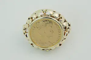 84 - Grote 14krt geel gouden ring met 5 gulden Wilhelmina (naslag) munt kopen? Bied vanaf 290!