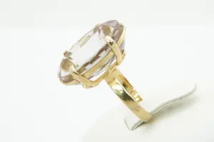 27 - Klassieke 18 Krt geel gouden ring met grote ovalen zeer licht roze Amethist kopen? Bied vanaf 210!