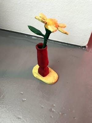 Peter Bastiaanssen - Gele Bloem in Rood Vaasje kopen? Bied vanaf 1!