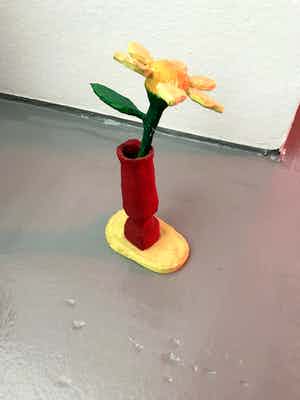 Peter Bastiaanssen - Gele Bloem in Rood Vaasje verkocht voor € 1!