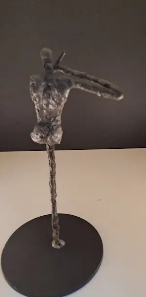 Willem Kind - Beeld met een mobiele telefoon aan zijn oor. kopen? Bied vanaf 75!