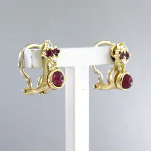 18k geel gouden oorhangers met robijn en briljant geslepen diamant tot.0.08ct kopen? Bied vanaf 510!