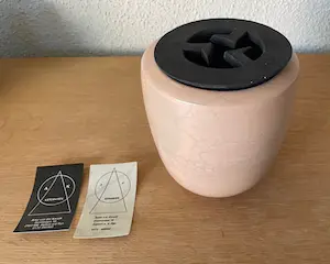 Anke van der Kwaak - Roze Raku gestookte kunst keramische vaas of urn kopen? Bied vanaf 1!