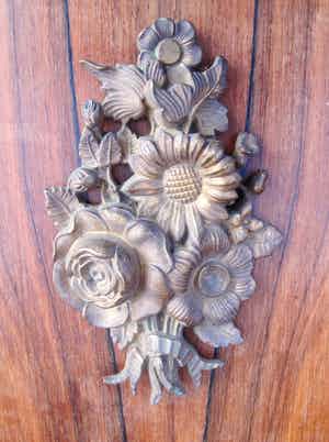 Brons (Onbekend) - Floraal bronzen ornament verkocht voor € 20!