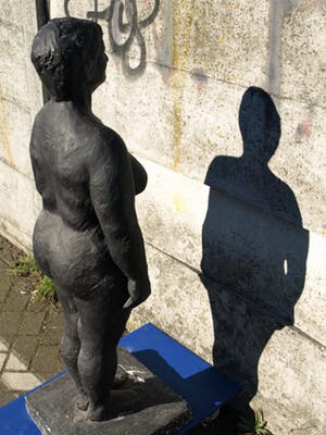 Niet of onleesbaar gesigneerd - Groot beeld , “Voorstudie Truus?? door Charlotte van Pallandt??” – 122 cm hoog kopen? Bied vanaf 10!