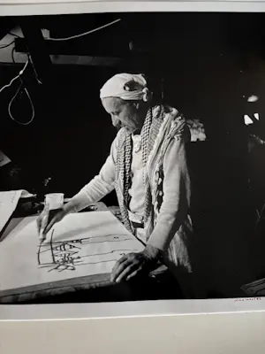 Nico Koster - Nico Koster, foto: Anton Heyboer in zijn atelier, handgesigneerd kopen? Bied vanaf 95!