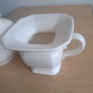 Plateelbakkerij Zenith - Twee bizare kleine vazen kopen? Bied vanaf 40!