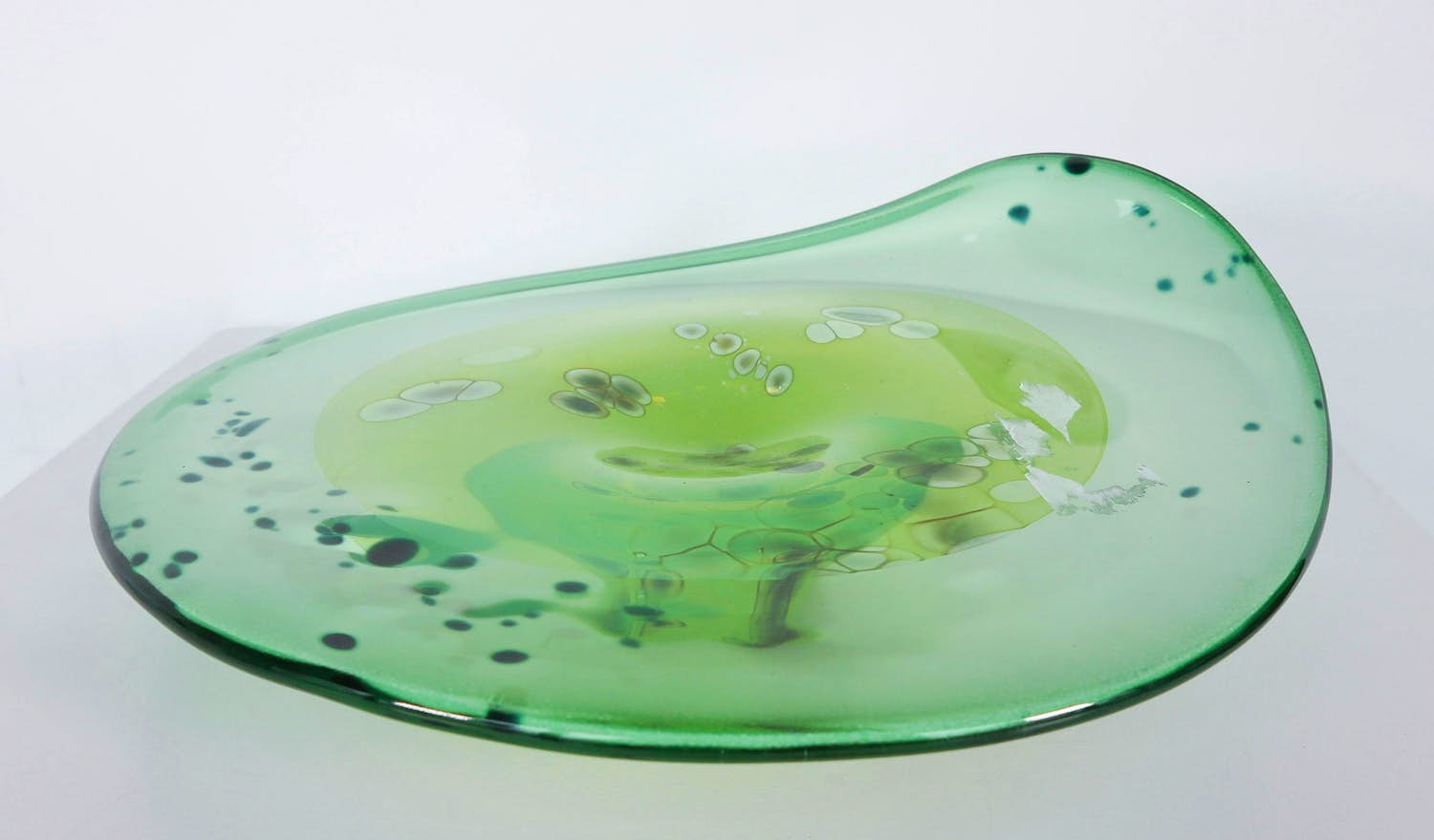 Willem Heesen - Glasobject, Groene schaal met patroon kopen? Bied vanaf 200!