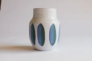 Potterie Hans Wagner - Fifties vaas met bladeren. kopen? Bied vanaf 1!