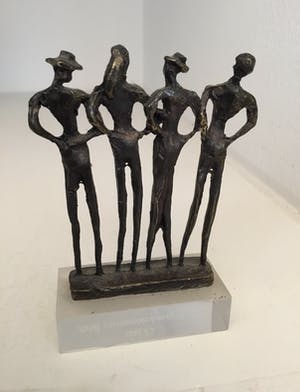 Corry Ammerlaan - Sculptuur “ Winkelend publiek “ kopen? Bied vanaf 25!