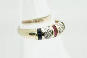 92 - Fraaie 14Krt geelgouden ring met diamant ca 0.15 crt achtkant kopen? Bied vanaf 80!