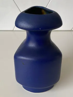 Niet of onleesbaar gesigneerd - Modernistische Israelische kunstaardewerken vaas of kan kopen? Bied vanaf 1!