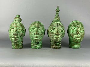 Benin - 201010 - 4 Bronze BENIN BINI EDO heads - Nigeria. kopen? Bied vanaf 95!