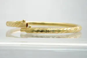82 - Markante, gefacetteerd afgewerkte 18Krt geel gouden armband kopen? Bied vanaf 360!