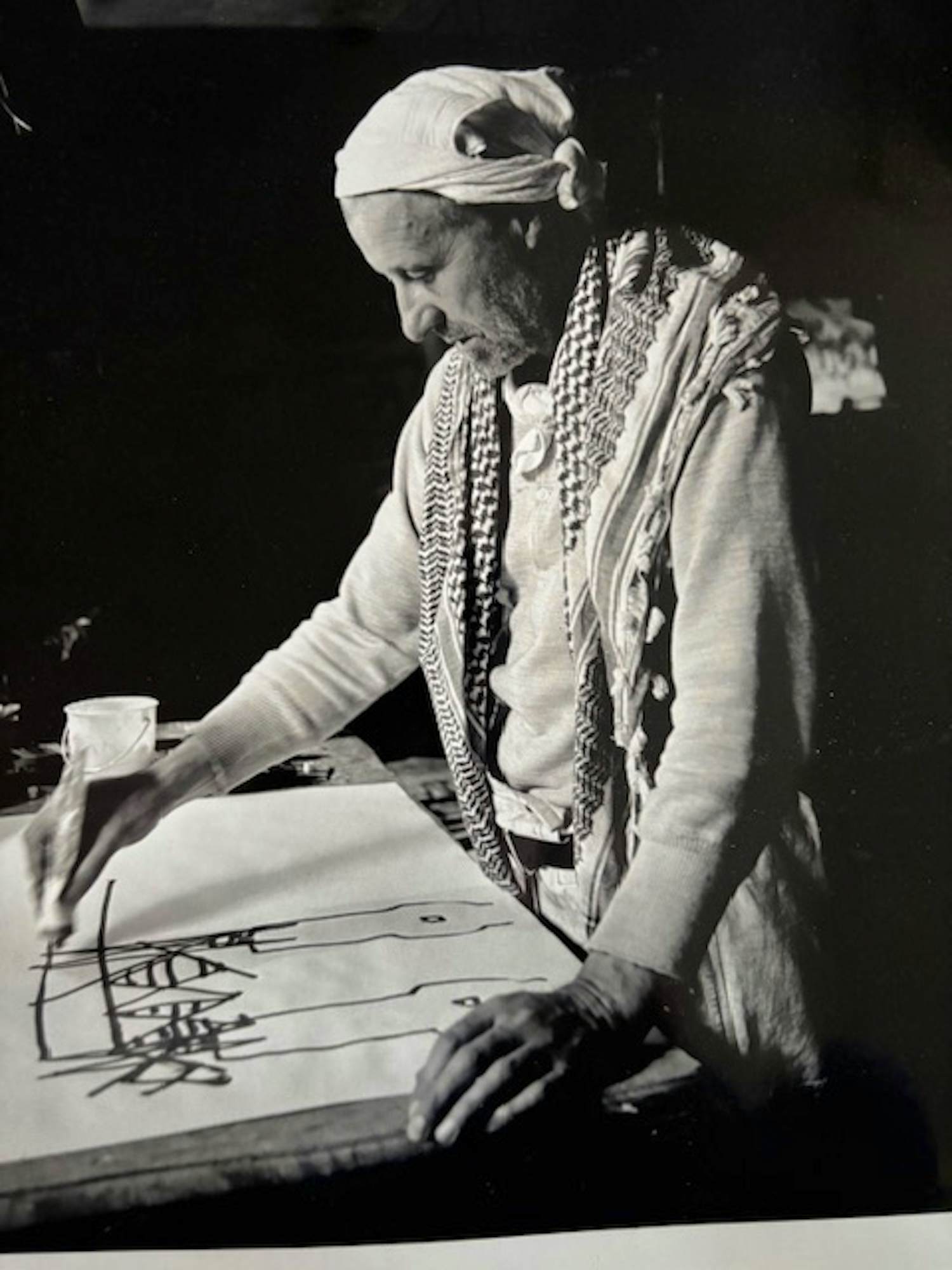 Nico Koster - Nico Koster, foto: Anton Heyboer in zijn atelier, handgesigneerd kopen? Bied vanaf 95!