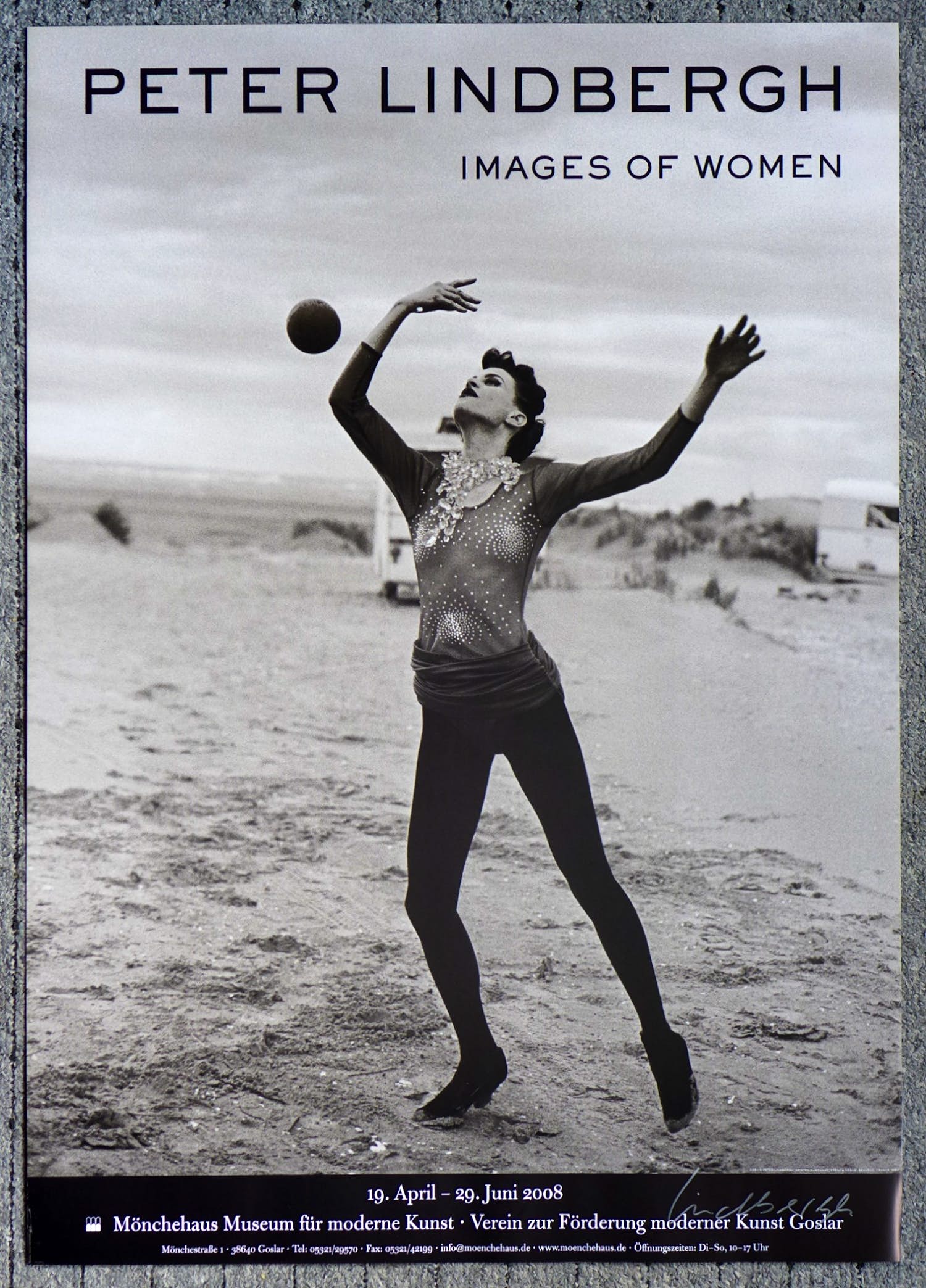 Peter Lindbergh - Signiertes Ausstellungs-Plakat Images Of Woman Mönchhaus Museum verkocht voor € 99!