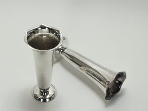 WMF - 2 verzilverde solifleur vaasjes kopen? Bied vanaf 1!